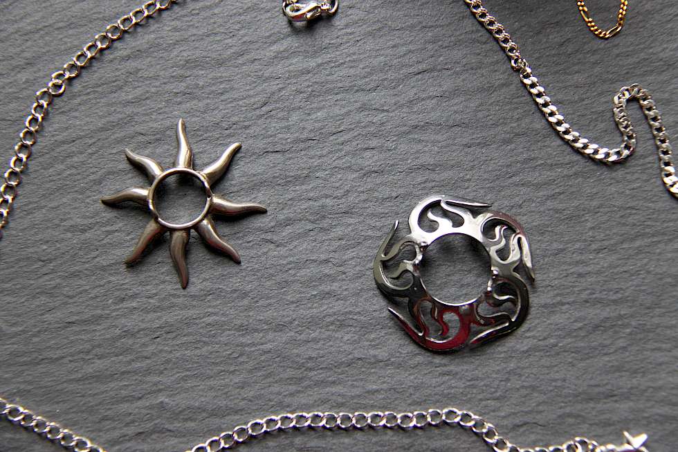 Schild Brustwarzen Piercing Sonne Bild Fragen und Antworten