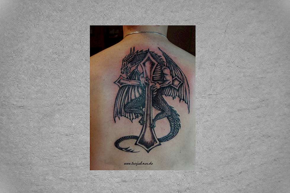 Bild Dragon Drachen Kreuz Tattoo dresden