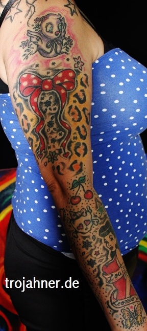 Bild Schwalbe Schleife old school Tattoo dresden