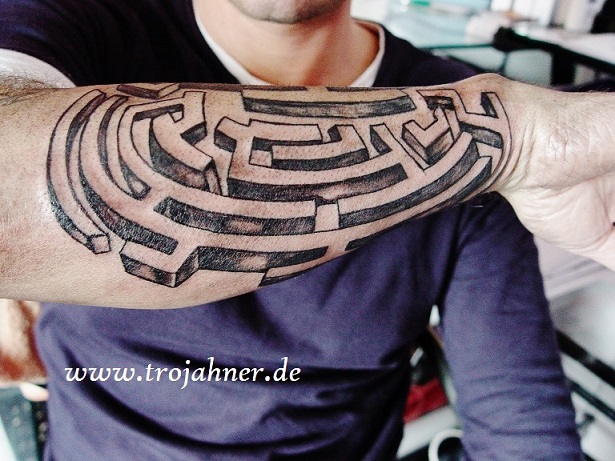 Bild Labyrinth Tattoo Graphic Freestyle Fineline dresden