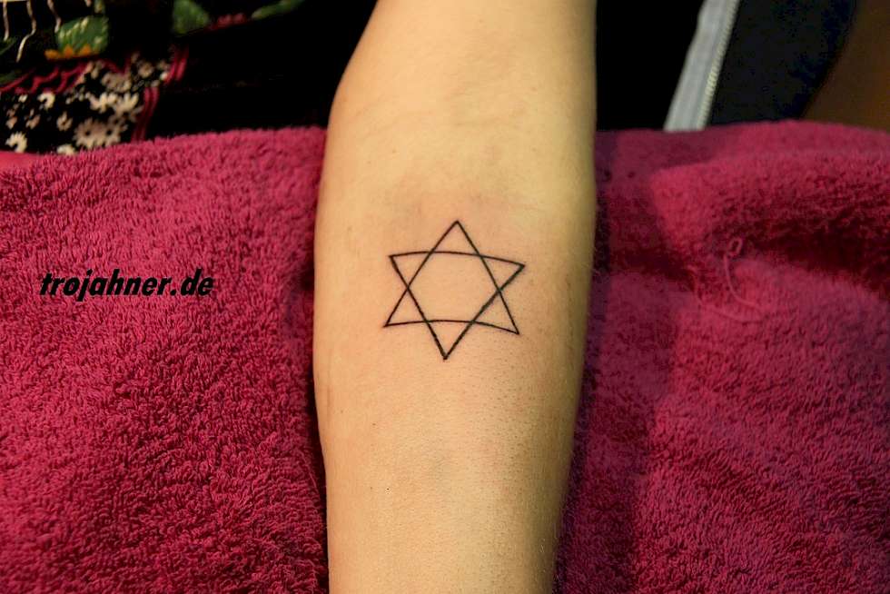 Bild Hexagramm Tattoo Dresden Geometric Tattoostudio