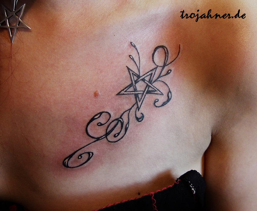 Bild Stern Pentagramm  florale Ranke Tattoo Dresden Tattoostudio