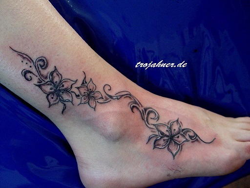 Bild Blumenranke Tattoo Fuß