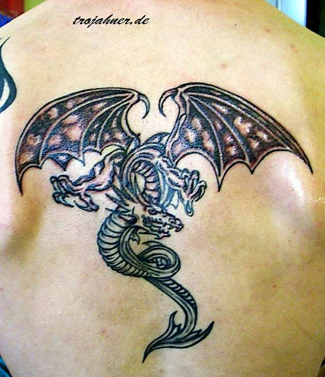 Bild Drachen Rücken Tätowierung tattoo Dresden Tattoostudio