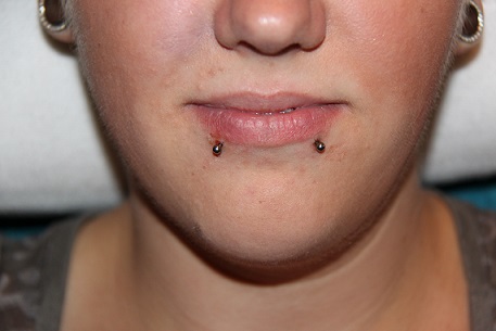 Bild Unterlippe Labret Labretpiercing Piercing