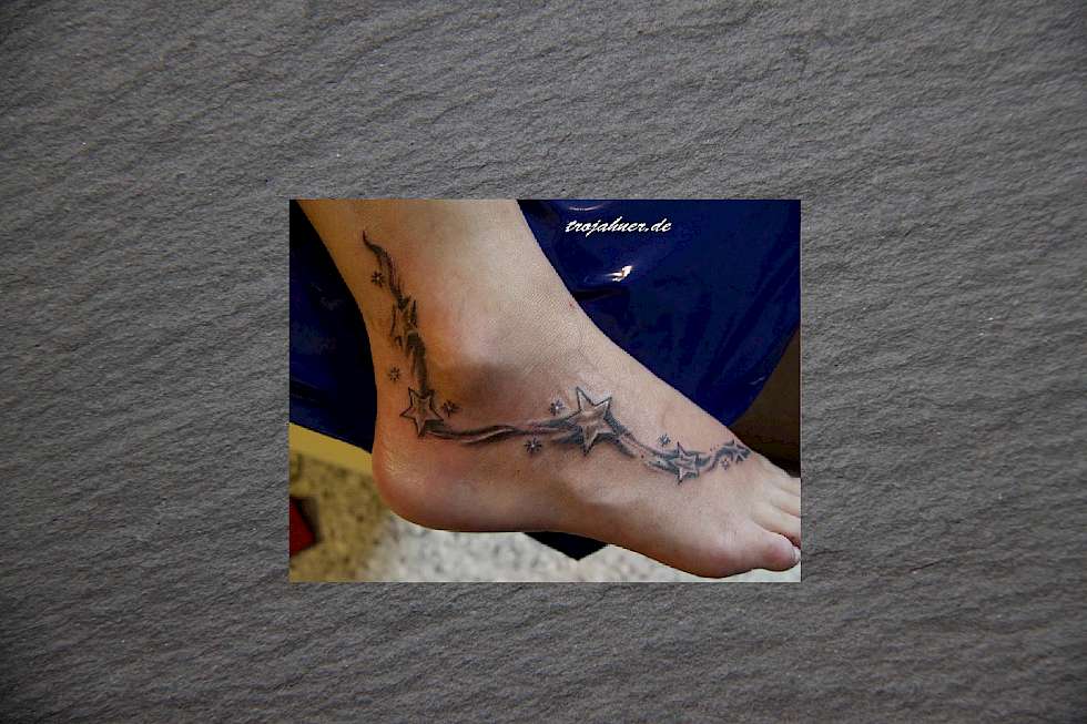 Bild Fußtattoo  Sterne Tattoo Dresden