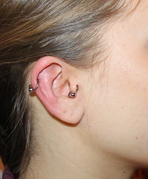 Bild Helix Tragus Piercing Ohr