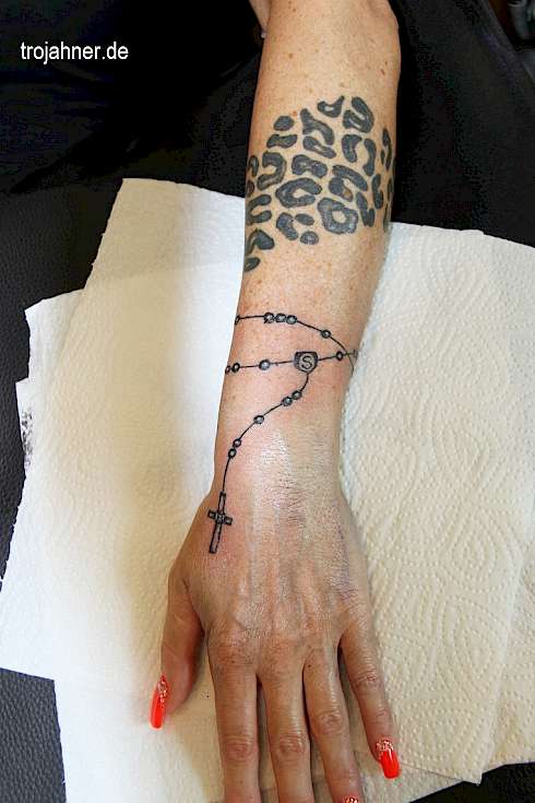 Bild Armkette Kreuz Tattoo