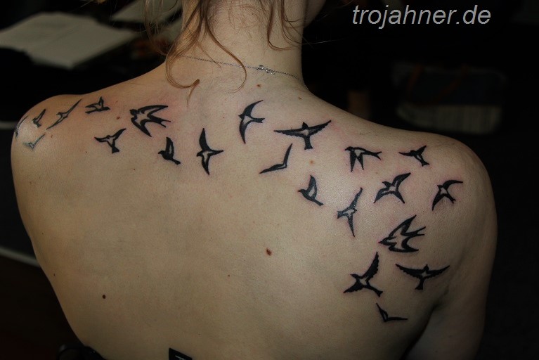 Bild Vögel Tattoo Rücken