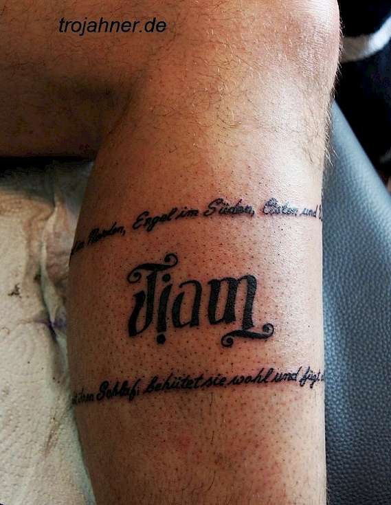 Bild Schriftzug Tattoo Tätowierung Bein