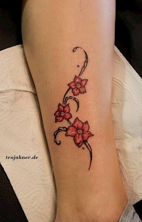 Bild Blumenranke über Knöchel tattoo