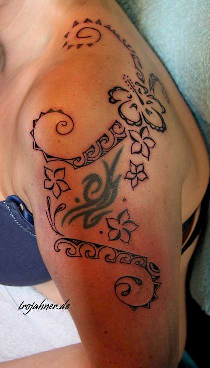 Bild maori Stil Blume weiblich anbau Tattoo