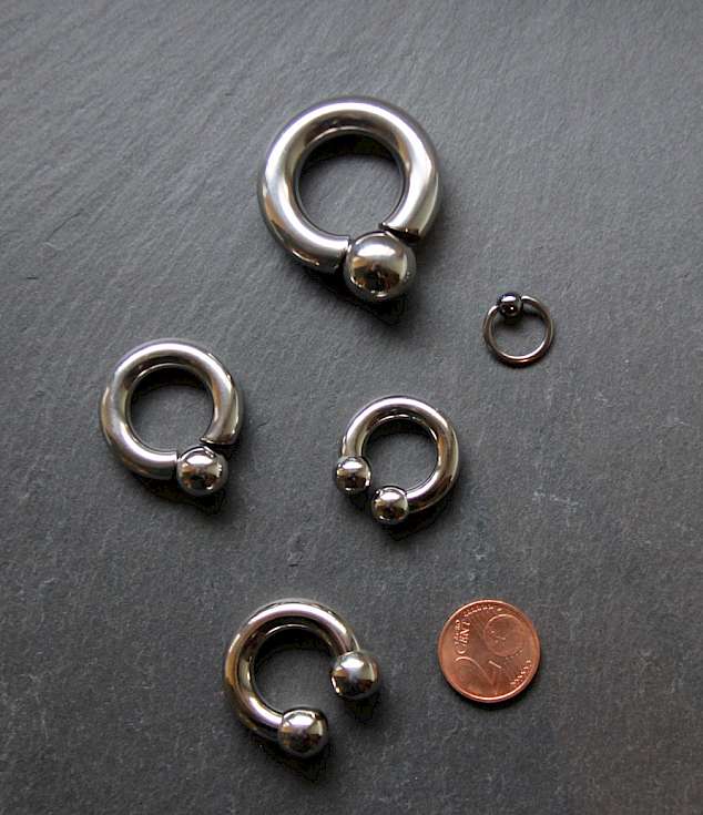 Bild screw in ball ring Monsterringe Intim oder Ohrläppchen