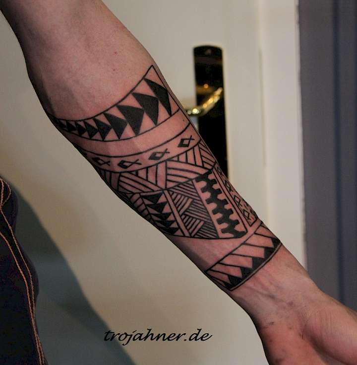 Bild Maori Tätowierungen Dresden Tattoostudio Tätowiererin Frau tätowiert