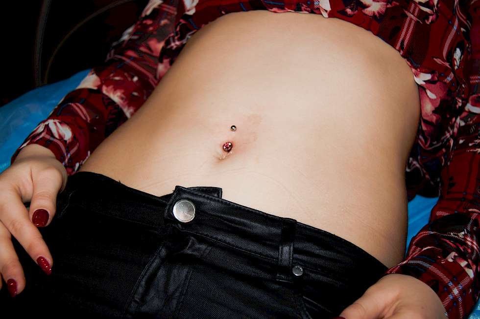 Bild Bauchnabelpiercing belly piercing  with titanium jewelry