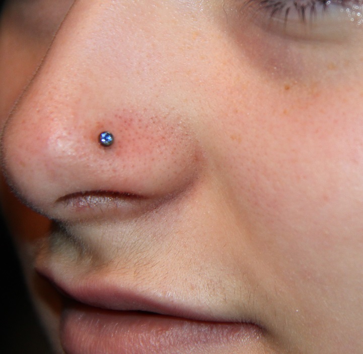 Bild nostrilpiercing nostril nasenflügel piercing