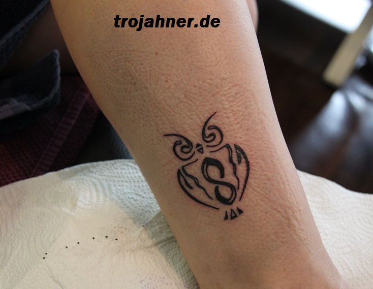 Bild Eule Maori Stil Tattoo