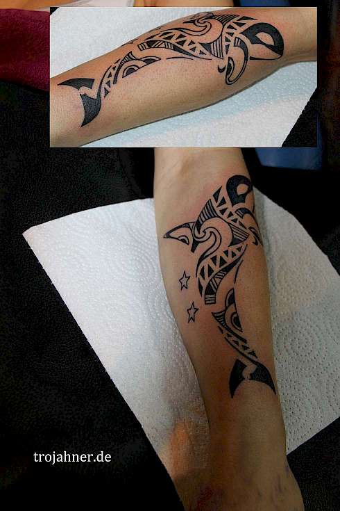 Bild Wal Delphin maori Tattoo polynesisch Tätowierung Dresden Armtattoo