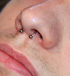 Bild Septum Septumpiercing nasen Piercing Studio Dresden am Campus Piercingstudio