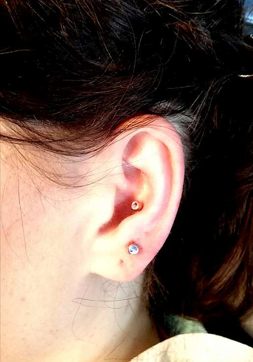Conch Ohrpiercing Upperlobepiercing Ohrläppchenpiercing Bild Piercing